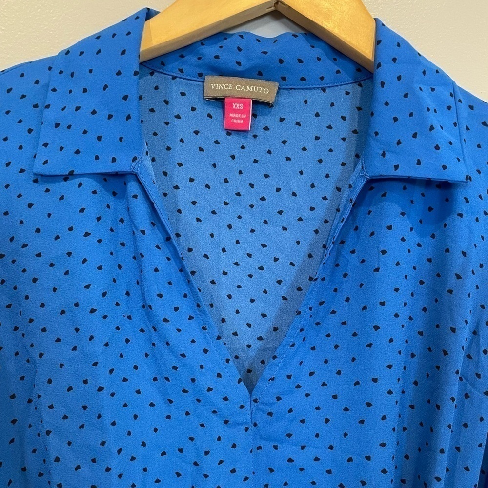 Vince Camuto Blue w/ Black Dots Ditsy Fragments Long Sleeve Belted Top Size XXS - Picture 5 of 9